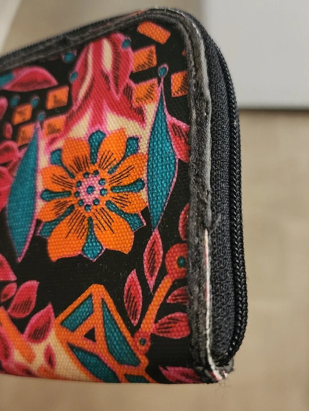 Fossil Key-Per Floral Print Coated Canvas Wristlet Wallet (Peeling, Fair Cond)